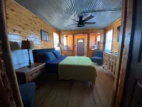 Cabin on Sioux Bayou - Right on the water! Hotels in Gautier