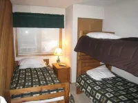 Short Walk to Restaurants, Shopping, Skiing / Special Pricing