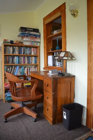 Quiet and Cozy Seaside Cottage with Amazing Sunsets