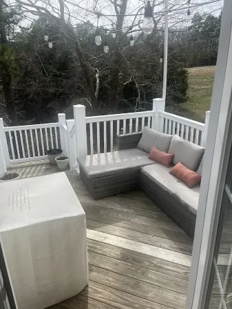 9 Miles from Liberty, Jet Ski Rental, 7 min from Paddle Boarding on the James Отели рядом с достопримечательностью «Lazy Days Winery»