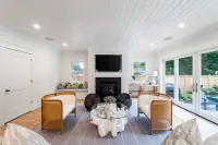 New 4-bedroom House with Swimming Pool–Just a 10-minute Walk to Town
