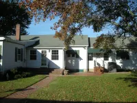 Waterfront Home On 3 Acres. Fish,crab, & kayak from the pier + great sunsets!