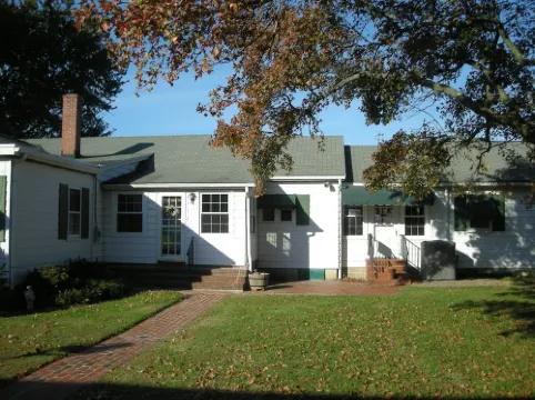 Waterfront Home On 3 Acres. Fish,crab, & kayak from the pier + great sunsets! Hotels in Queen Annes County