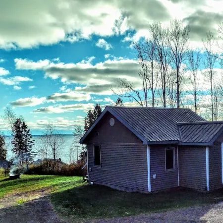 "Scotch Pine":  Classic North Shore Cabin Near Grand Marais