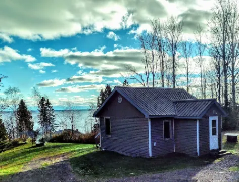 "Scotch Pine":  Classic North Shore Cabin Near Grand Marais