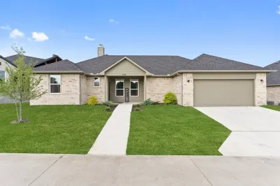 New 2024 Luxe Rockwall Retreat Minutes to Lakes, Downtown & Shops! Hotels near Shenaniganz Entertainment Center
