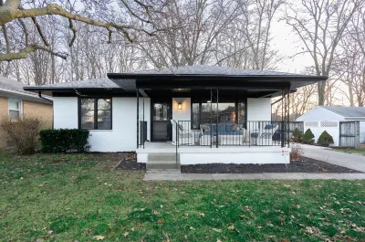 Fun Design & Extras Expo Bowl附近的飯店