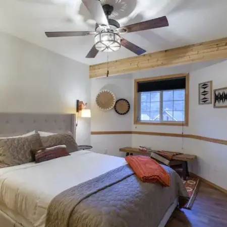 Fabulous Cabin w/Hot Tub + Game Room