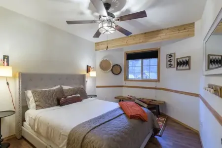 Fabulous Cabin w/Hot Tub + Game Room