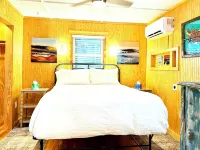 Private 1BR Apt w Kitchen, Porch, Patio on Culdesac & 3 Blocks from Beach Access