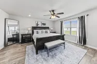 Modern & Cozy ☀ Close to Beach ☀ 4 Bedrooms ☀ 2 Full Baths Hotels in Foley