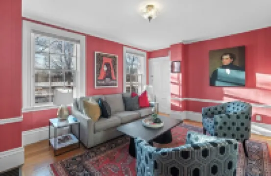 Spacious 1Br on Salem Common l Steps to Downtown l Fenced in Yard + Parking