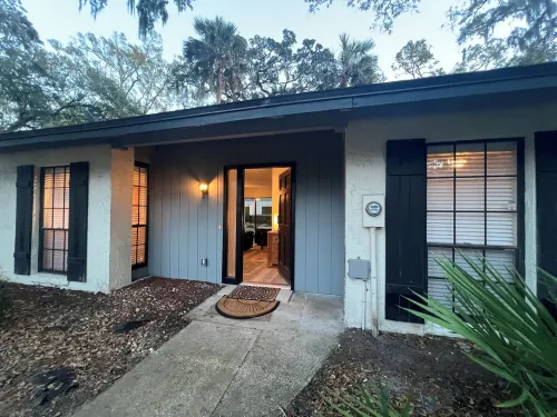 Rent or Stay Longer, Playtheyards.Com, Beach & Dining Get Away! Hotels in Palm Valley