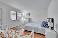 Spacious 1 bedroom, East Delray parking, W/D, BBQ