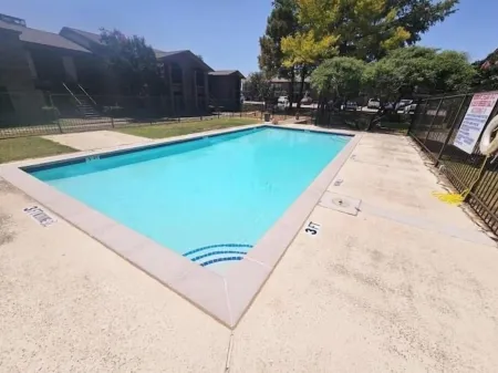 Lakeside Modern and peaceful Condo! Отели рядом с достопримечательностью «Парк Уан Элевен Ранч»