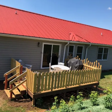 Adjacent to South Holston River. Pet/smoke free!  Great fishing! Close to BMS!