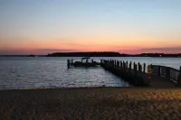 Charming Beachfront Townhome-Screen Porch-Sundeck-Beach and 4 Parking Spots!