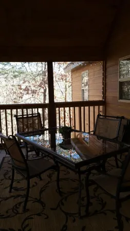 A Luxury Cabin in  a Gated Golf Community