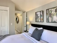 Mountain Retreat EVSE, Fireplace, Hot Tub, Sonos Theater, 75 55" TV, Free Bus