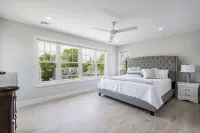 7 Bed/4 Bath, Salt Water Pool, Walk to beach/boardwalk