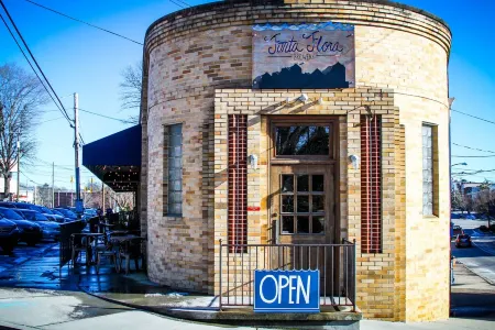 Historic Downtown Morganton Loft  w/ Original 1900's Charm/Walk/Shop/Dine