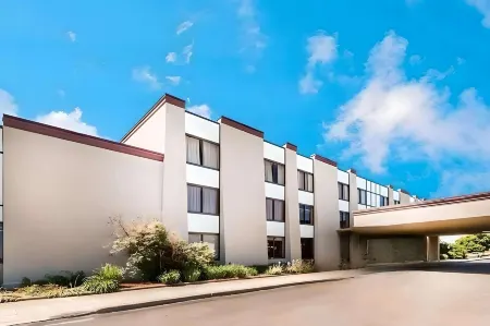 Clarion Hotel & Conference Center Lansing West