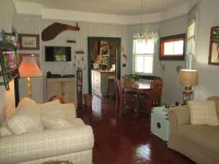 Historic raised Tybee cottage, very cool, comfortable and oh so Tybee!