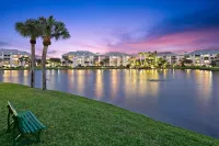 POSHPADZ Villa Kokomo-Lake View Patio- Walk to Jupiter Beach Sleeps 6