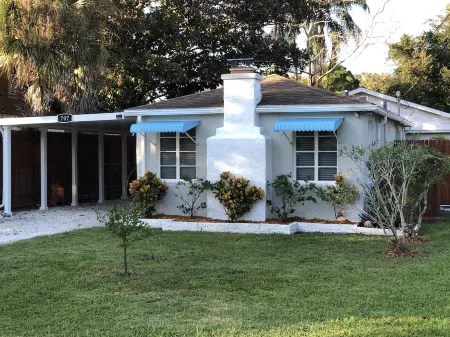 Weekends Are Best Spent at the Beach! Отели рядом с достопримечательностью «Биг Фиш»