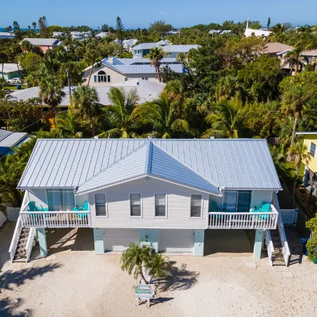 A Lazy River Day & Night 4 Bedrm  w lazy river heated pool! Bikes & Beach Gear!