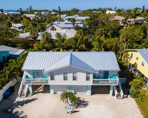 A Lazy River Day & Night 4 Bedrm  w lazy river heated pool! Bikes & Beach Gear! Hotels in Holmes Beach