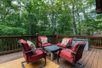 Wintergreen Retreat - bespoke luxury post & beam home on Devils Knob loop - 4-Star