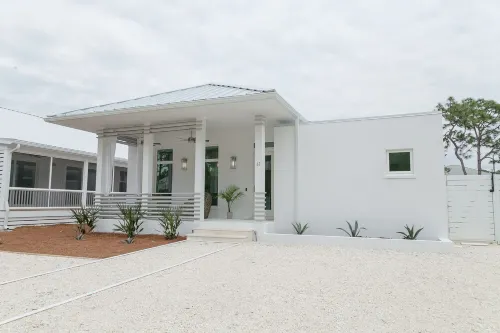 Location, comfort, and 5 beach accesses to more than one mile of deeded beach! - 5 tähden