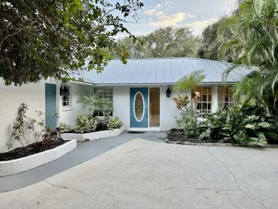 A luxurious beach getaway on the island in Vero Beach Hotel in zona Riverside Park Dr