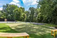 Weekend Retreat~Hot Tub~Game Room~Putt Putt