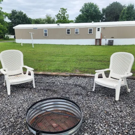 Georgie's Getaway! Beautiful stay on 6 acres just minutes from the lakeside