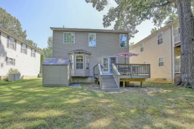 Spacious house, great deck & grill, close to boardwalk, shops, and restaurants. Sunrise Garden附近的飯店