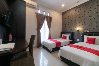 RedDoorz Near Pantai Panjang Bengkulu 2 Hotels in Ratu Samban
