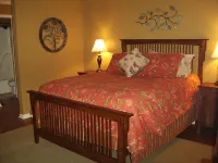 Beautifully updated vacation condo!  Eden Isle, walking distance to Red Apple CC