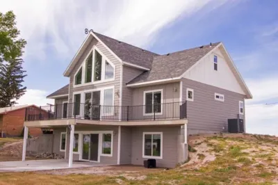Huge Lakefront House - sleeps 22! Private Dock! Boating, Water Skiing, Rafting! Hotels near Milner Historic Recreation Area