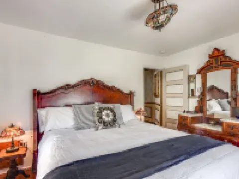 VICTORIAN PARADISE WITH INTELLIBED BED IN DOWNTOWN CAMPBELL キャンベルのホテル