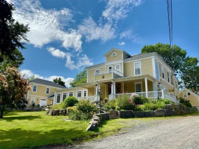 Tattingstone Inn
