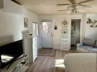 2024 Remodeled Creekside Cabin Steps to Downtown Manitou Springs Lic#9244