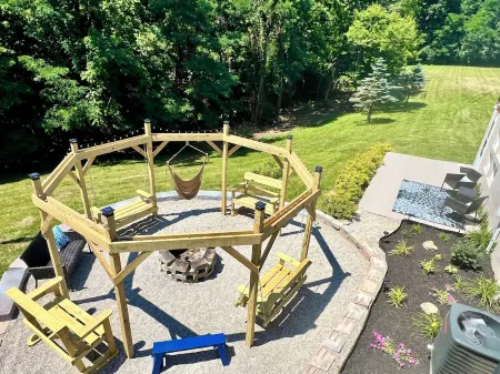 Lakefront + Hiking Trail + Huge Family Friendly House + Near Ark Encounter