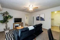 Cozy & Stylish 2BD/1BTH - Great for Long-term Stay