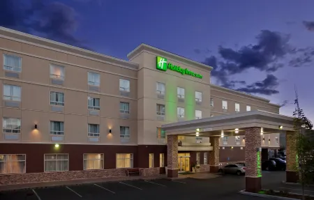 Holiday Inn & Suites Kamloops Отели рядом с достопримечательностью «BIG Little Science Centre»