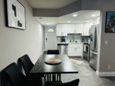 Charming 2-bedroom apartment with AC, WiFi in pleasant Delray Beach