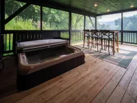 Private Driftless Cabin w/ Hot Tub, Fireplace & Creekside Views Hotels in Freeman