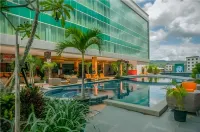 Claro Kendari - piscina