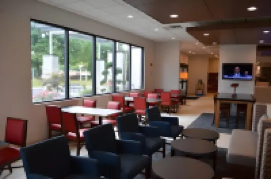 Holiday Inn Express & Suites WATERVILLE - NORTH by IHG